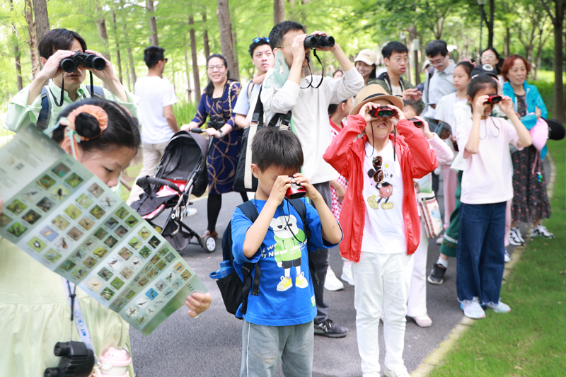 2024 年 6 月 1 日，佳能光学在上海和北京开展“爱鸟活动”